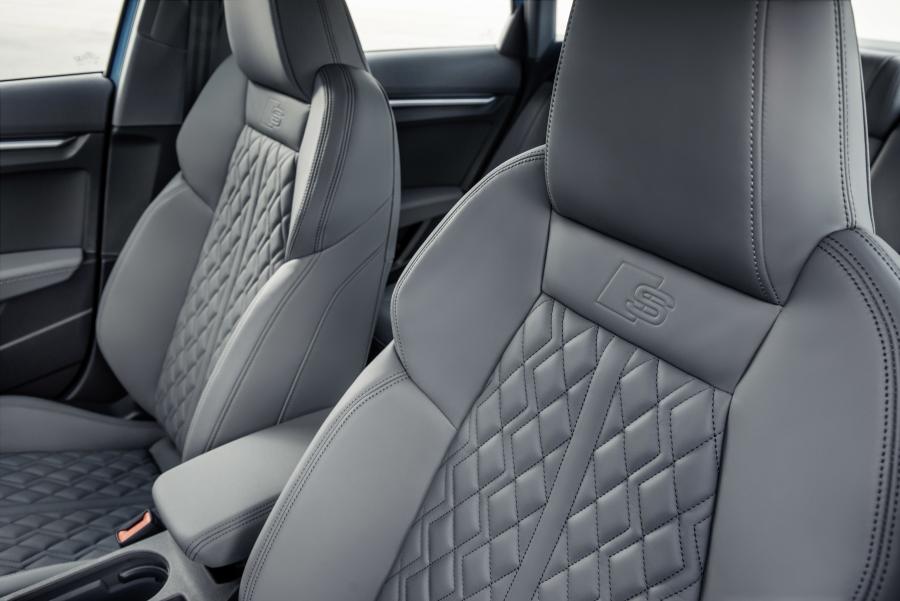 Интерьер Audi A3 Sedan 35 TDI S-Line 2020 года  (WW) (фото 8 из 42)